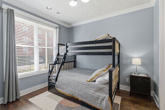 Foto del edificio - Wedgewood Houston Townhome