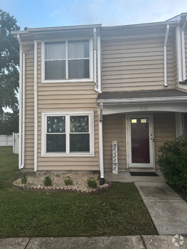 Building Photo - 213 Whitewater Dr