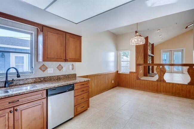 Foto del edificio - 1107 E Court St, Tarpon Springs, FL, 34689