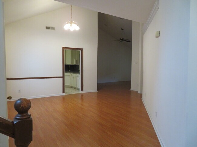 Building Photo - 8806 Fairview Bluff