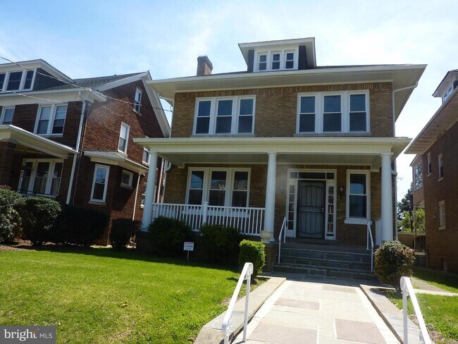 Building Photo - 1736 Webster St NW
