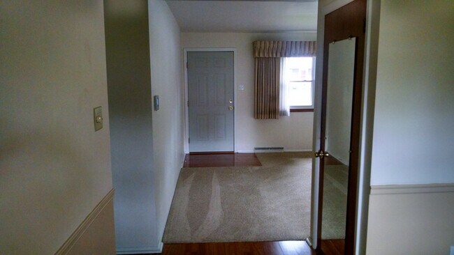 Building Photo - 550 Old Orchard Lane