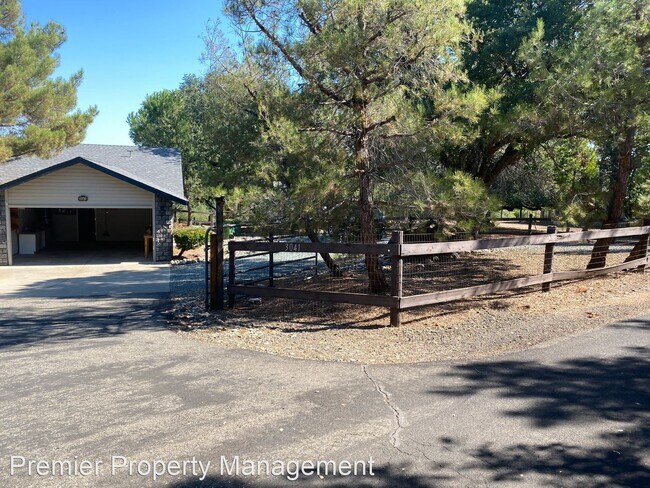 Foto del edificio - 3 br, 2 bath House - 3041 ROBLES CT.