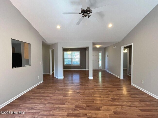 Foto del edificio - 205 Woodgreen Ln