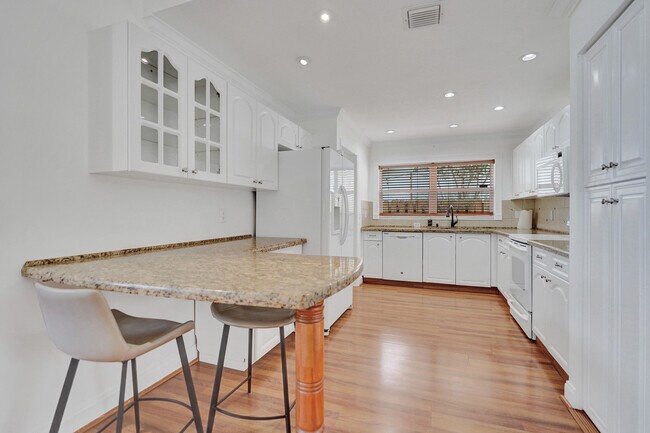 Building Photo - 6817 Barnwell Dr