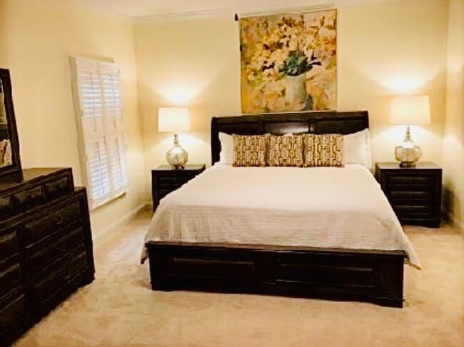 Foto del edificio - Sun-Drenched Corner Lot Condo – 2 Bedrooms + Office Near Middlebrook Pike