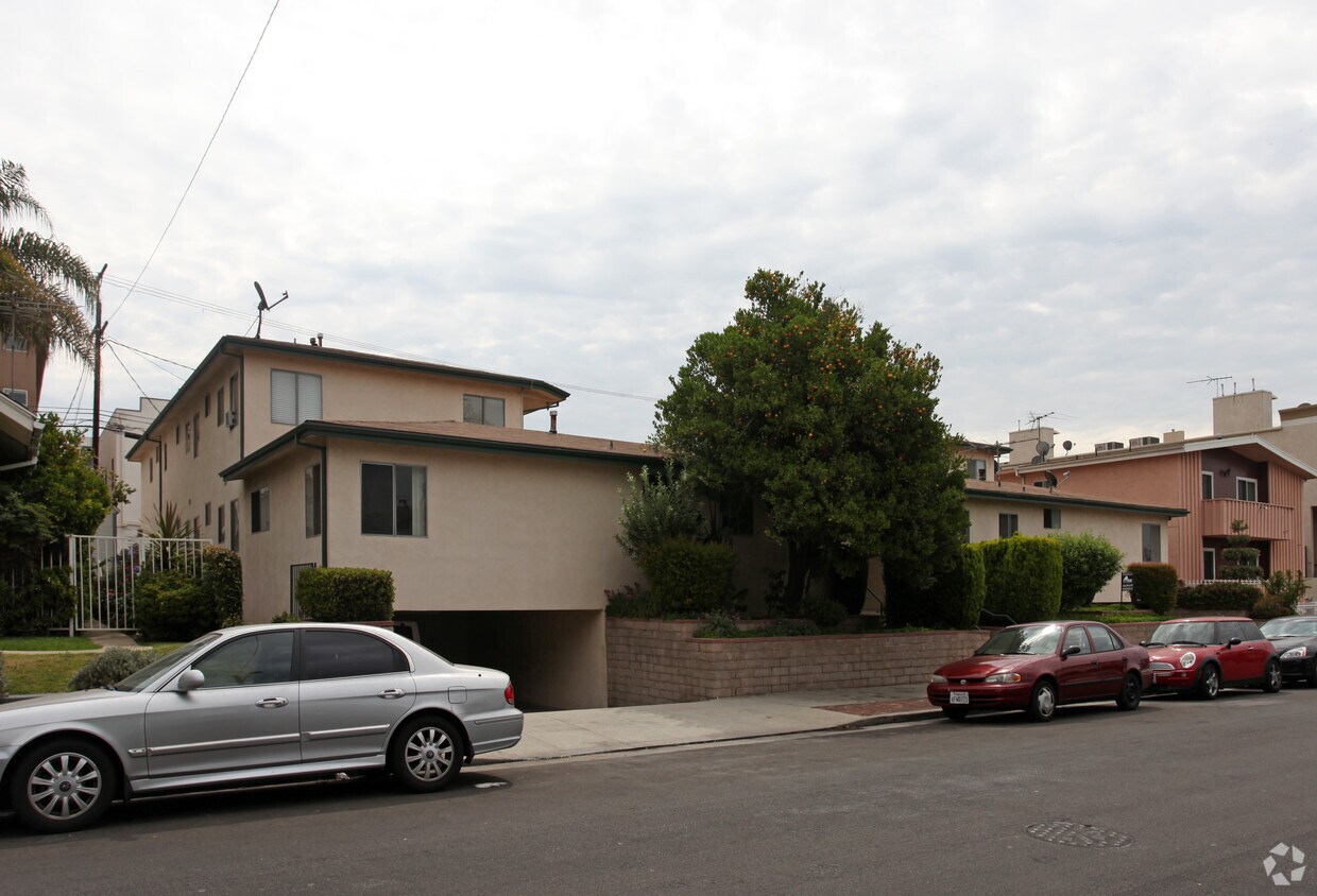 Primary Photo - 1640 Colby Ave