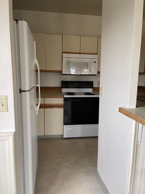 Building Photo - 1035 Seneca Ave