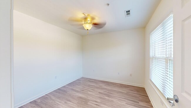 Interior Photo - Inwood West