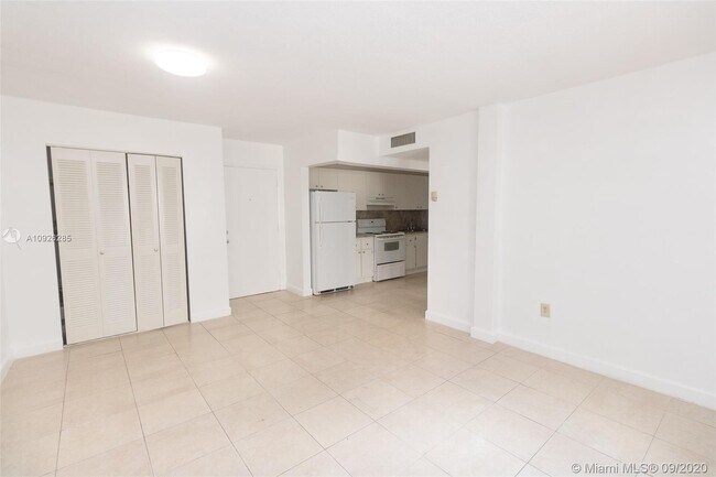 Foto del edificio - 2725 W Okeechobee Rd