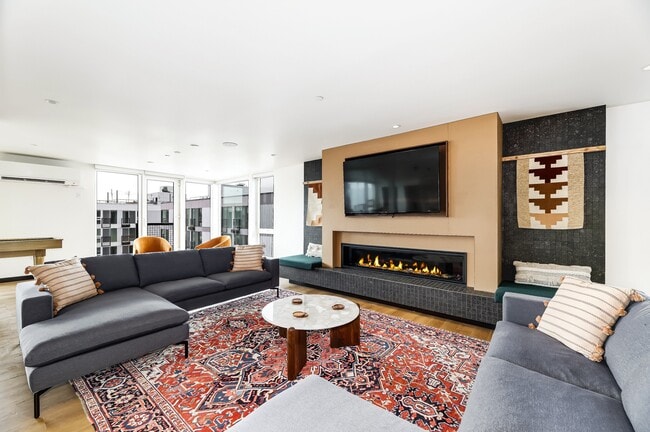 Building Photo - Midtown Square