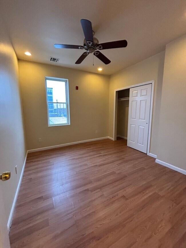 Foto del edificio - 2113 E Huntingdon St