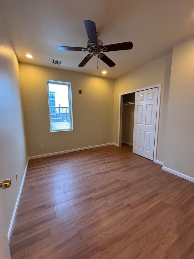 Building Photo - 2113 E Huntingdon St