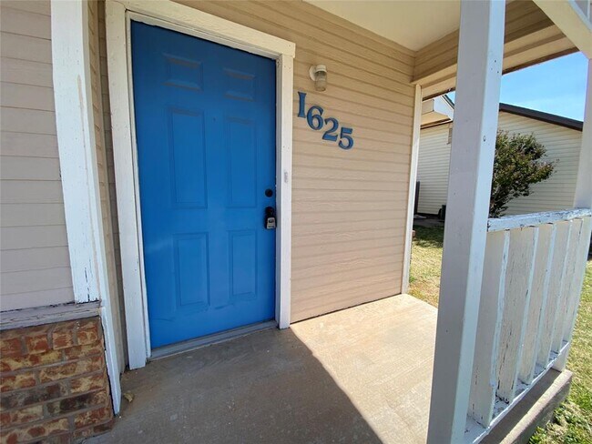Foto del edificio - 1625 Partridge Pl