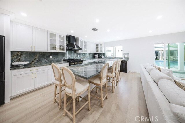 Foto del edificio - 7306 Farmdale Ave