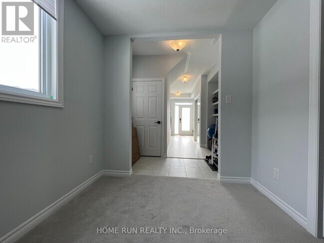 Building Photo - 279 Squadron Cres