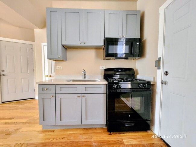 Foto del edificio - 1022 W 64th St