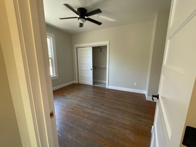 Foto del edificio - Beautiful Newly Remodeled Unit in Buckman with Washer/Dryer, A/C