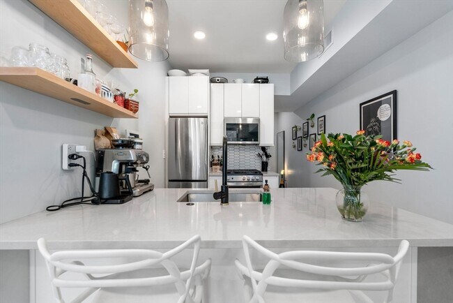 Building Photo - 277 Border St