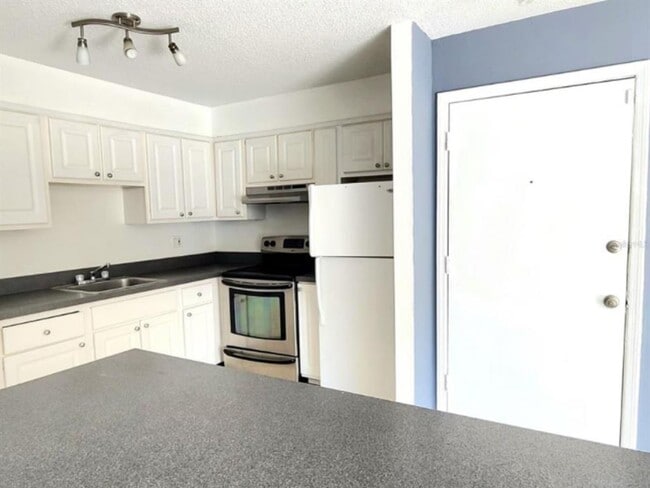 Building Photo - 496 Banyon Tree Cir