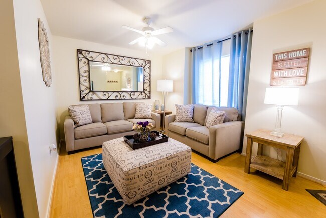 Living room - 600 Hosking Ave