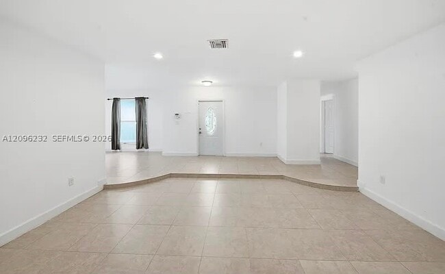 Foto del edificio - 25 NE 210th St
