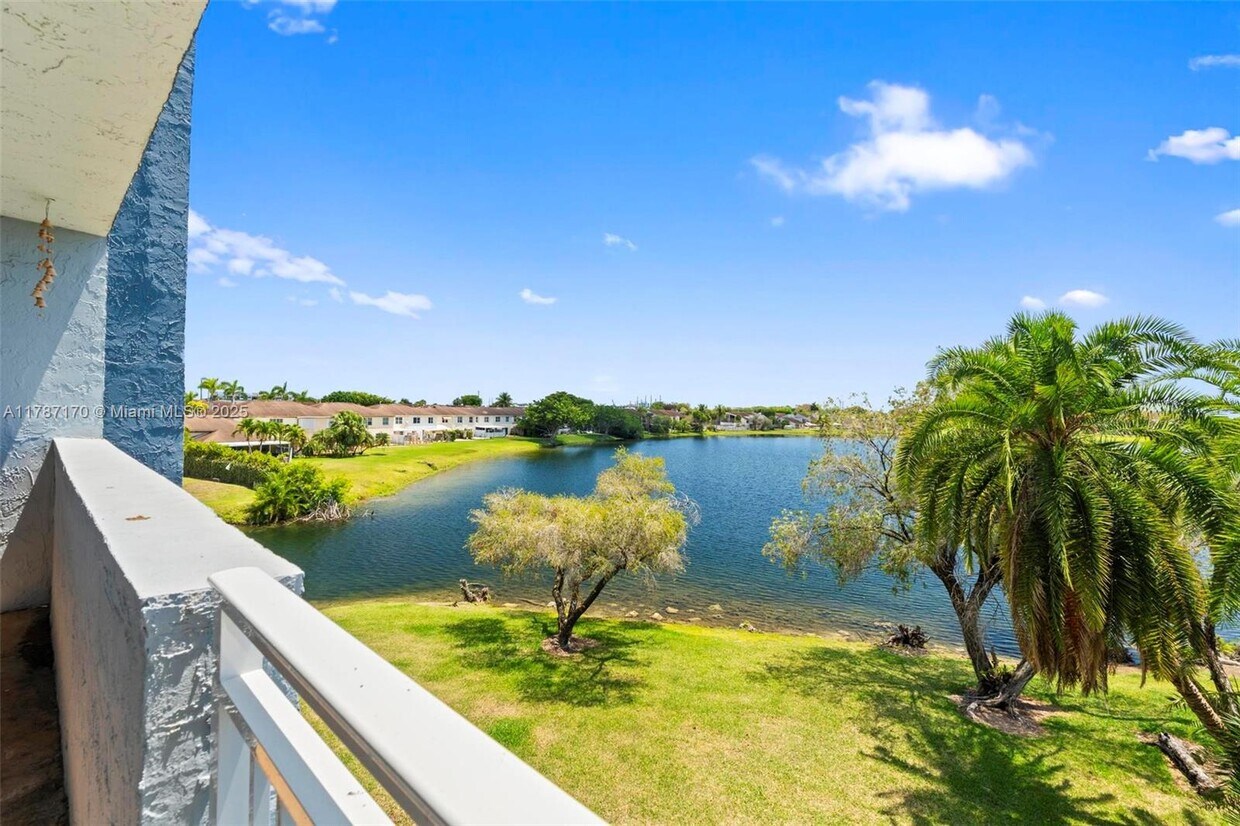 Foto principal - 9375 Fontainebleau Blvd