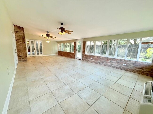 Foto del edificio - 303 Steele Rd