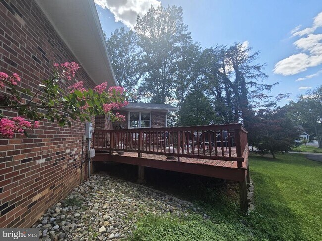 Foto del edificio - 3201 Lakeview Pkwy
