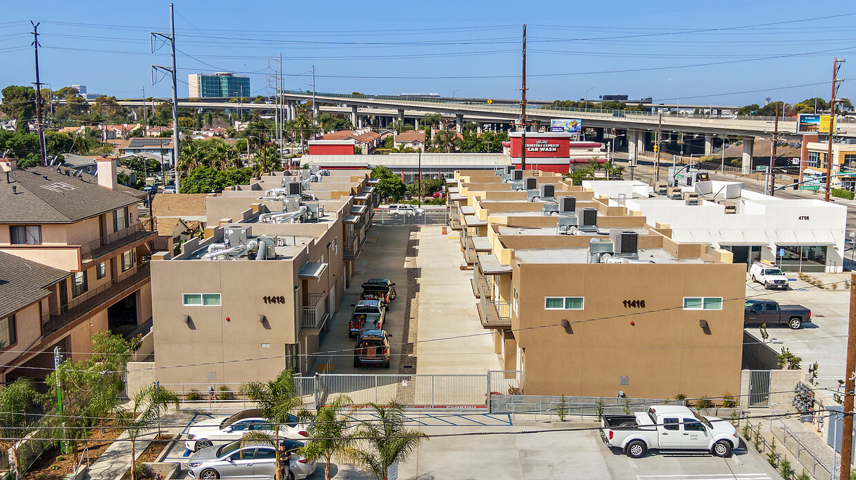 Primary Photo - 11416 S Inglewood Ave