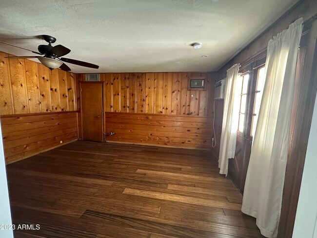Foto del edificio - 2157 W Mulberry Dr