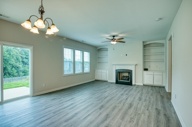 Building Photo - 305 E Webber Ln