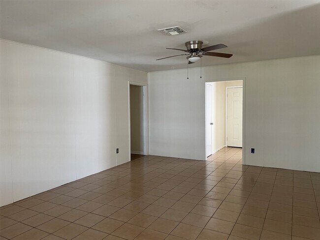 Foto del edificio - 8830 Sharpcrest St