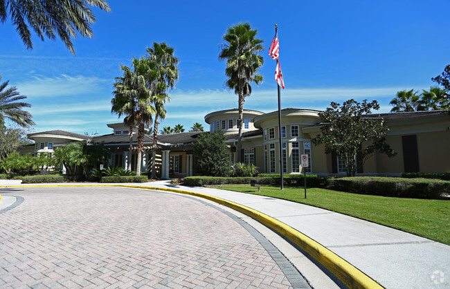 Townhomes junto al lago en Seven Oaks - Lakeside At Seven Oaks