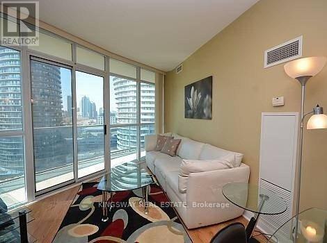 Building Photo - 80 Absolute Ave