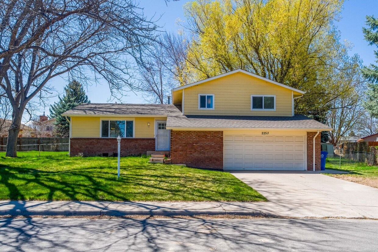 Primary Photo - Beautiful 3-Bed 2-Bath Home in Loveland, CO!