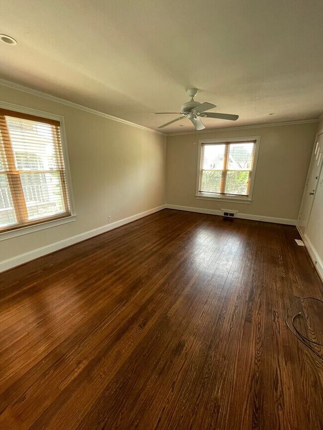 Foto del edificio - Myers Park Duplex