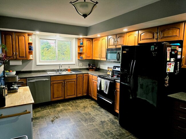 Kitchen - 90 Hackett Blvd