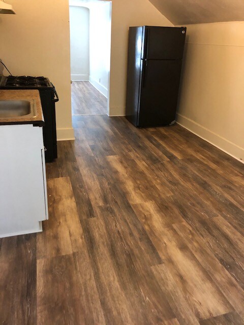 Foto principal - 1579 S Cesar E Chavez Dr