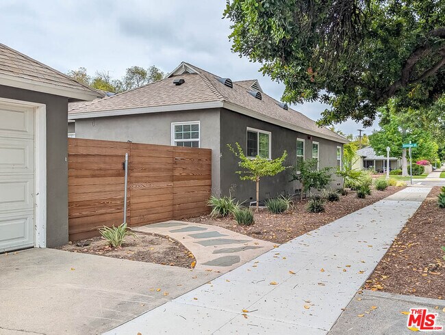 Foto del edificio - 450 N Sunnyslope Ave