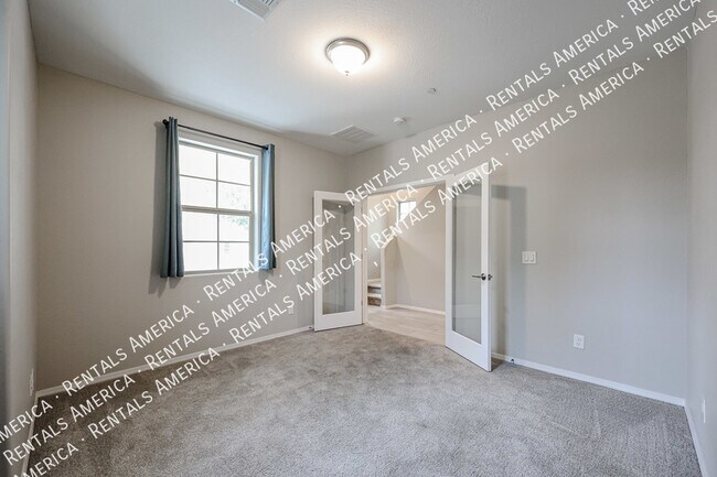 Foto del edificio - 1701 E Dogwood Ln