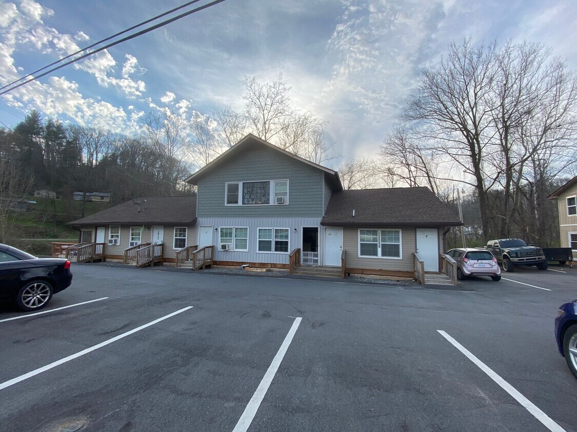 Campus Apartments East (DT Ventures) Apartments in Cullowhee, NC