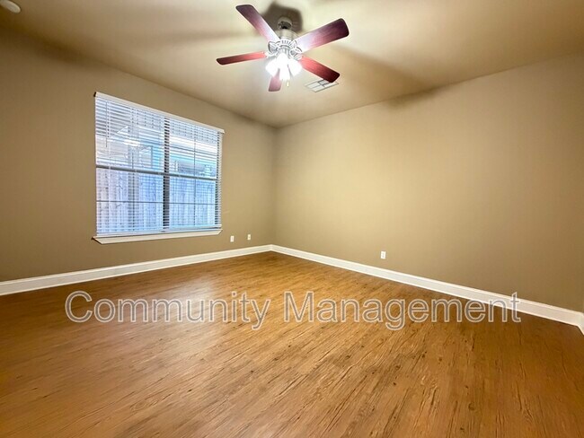 Building Photo - 809 Summer Breeze Dr