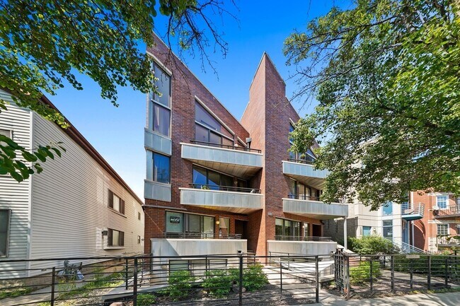 Foto del edificio - 1360 W Hubbard St
