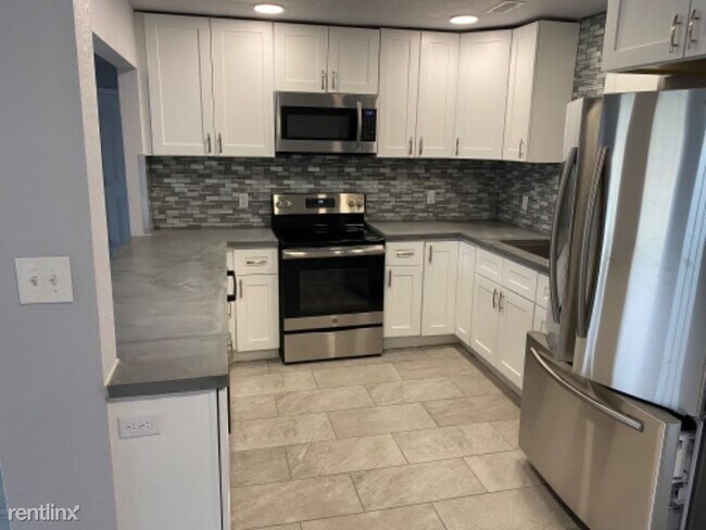 Building Photo - 5 br, 3 bath House - 5609 E Minnesota Dr