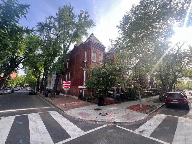 Foto del edificio - 619 Q St NW