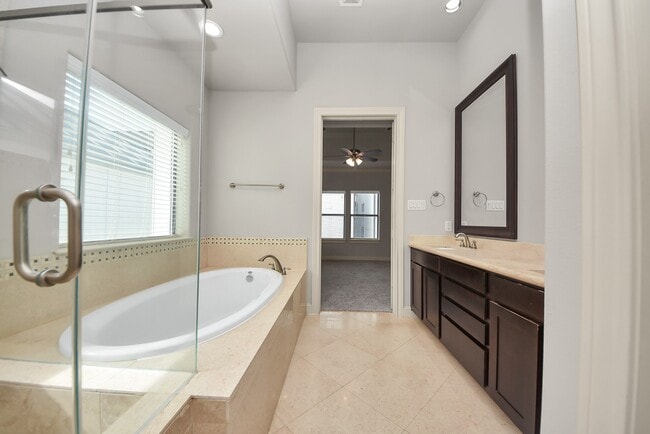 Building Photo - 1831 Dart St