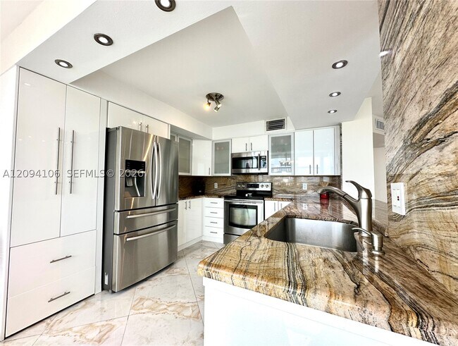 Foto del edificio - 16558 NE 26th Ave