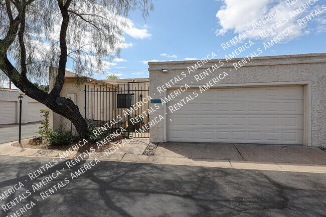 Foto del edificio - 2619 E Windsor Ave