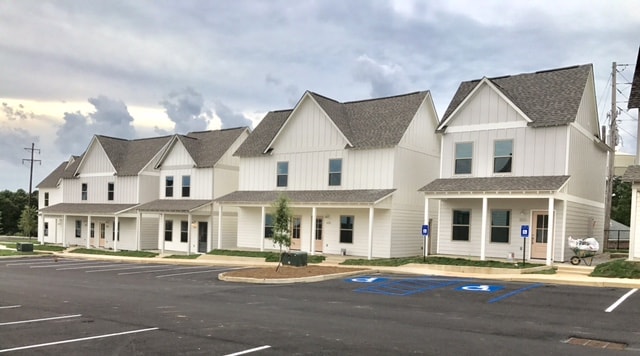 Primary Photo - 200 Taylor Cottage Cv